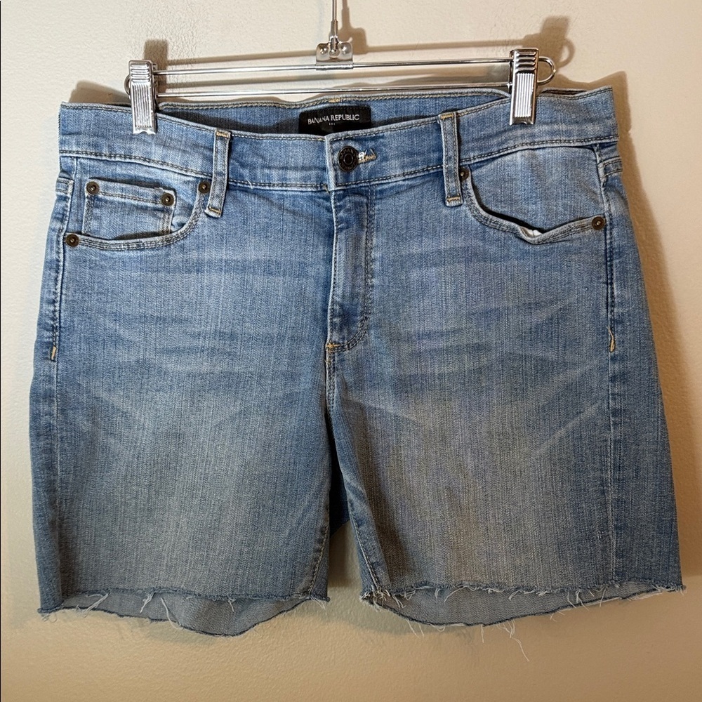 Banana Republic Medium Wash Raw Hem Blue Jean Bermuda Shorts Size 8